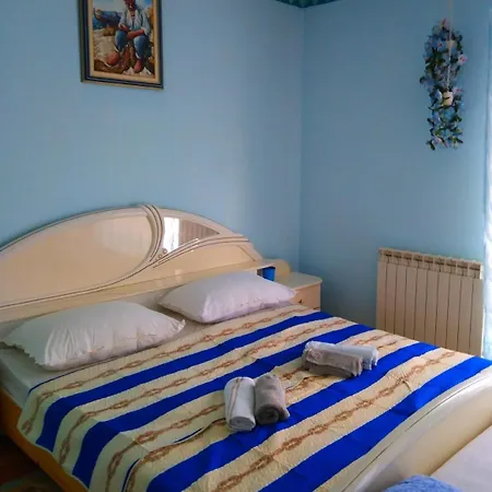 Grosse In Kampor Mit Eigenem Balkon *