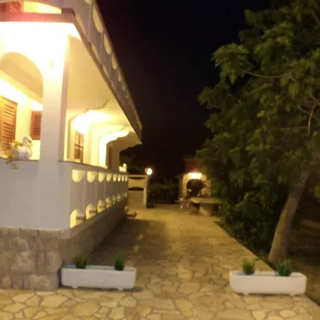 Grosse In Kampor Mit Eigenem Balkon Rab Town