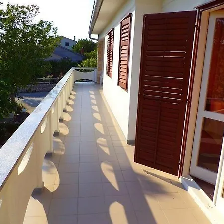 Grosse In Kampor Mit Eigenem Balkon Apartment *