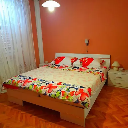 Grosse In Kampor Mit Eigenem Balkon Apartman